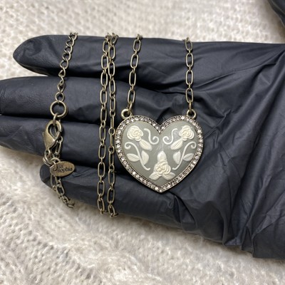 RARE Lia Sophia ''Decorum'' Gray & White Cameo Heart Antique Matte Gold Necklace