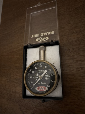 #ad Vintage M Accu Gauge Tire Pressure Gauge EUC In Original Box Made In USA $29.00
