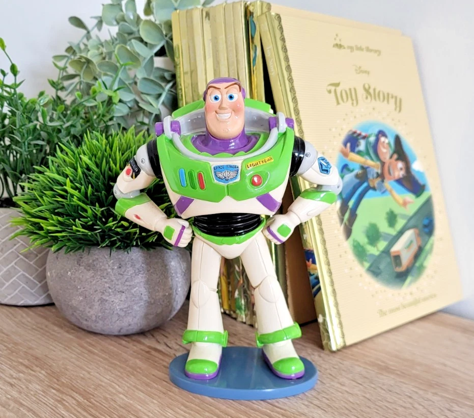 Disney Showcase Buzz Lightyear Figurine Toy Story Ornament 4054878 Enesco - Picture 1 of 16