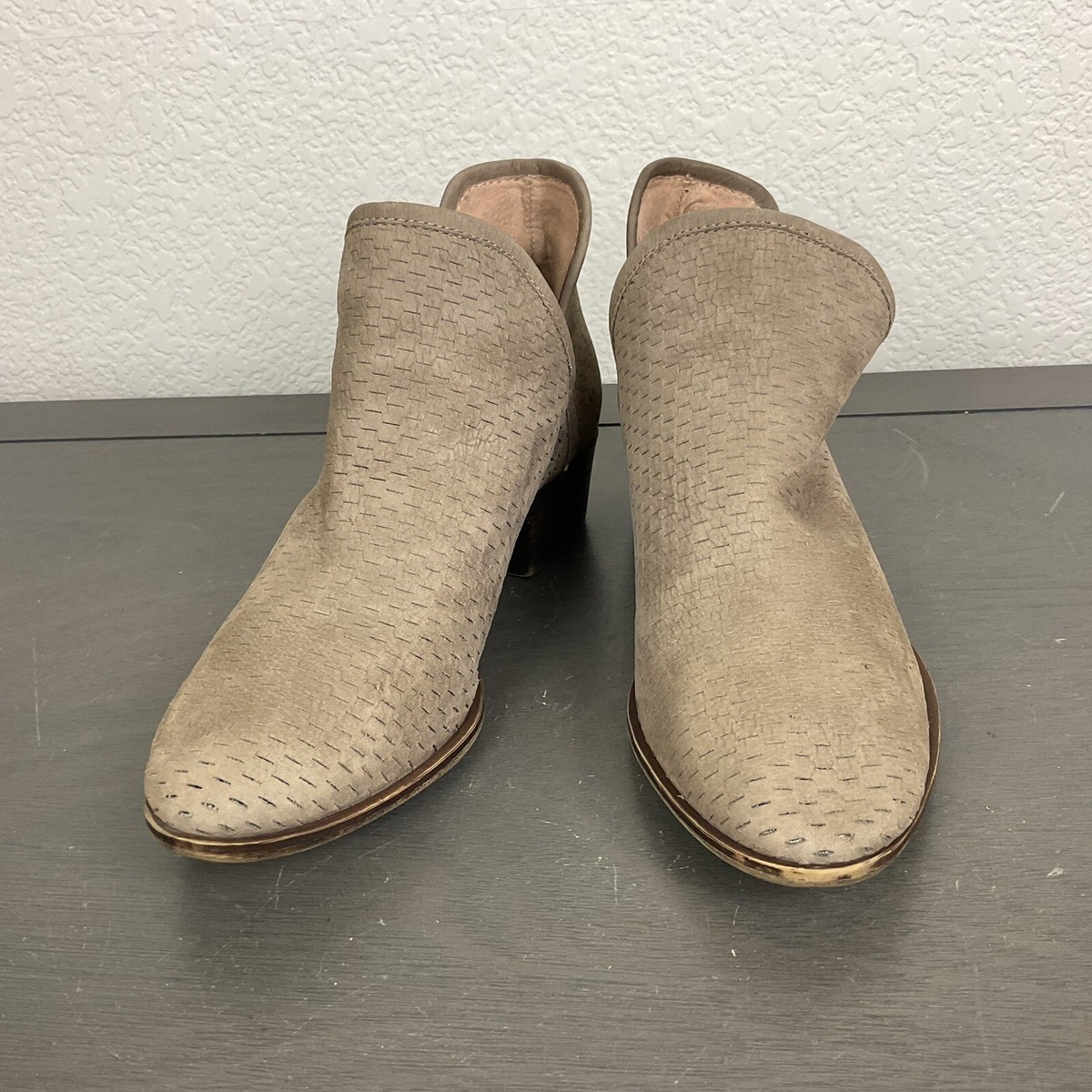 Lucky Brand Women Bashina Beige Perforated Ankle Booties Shoes Low