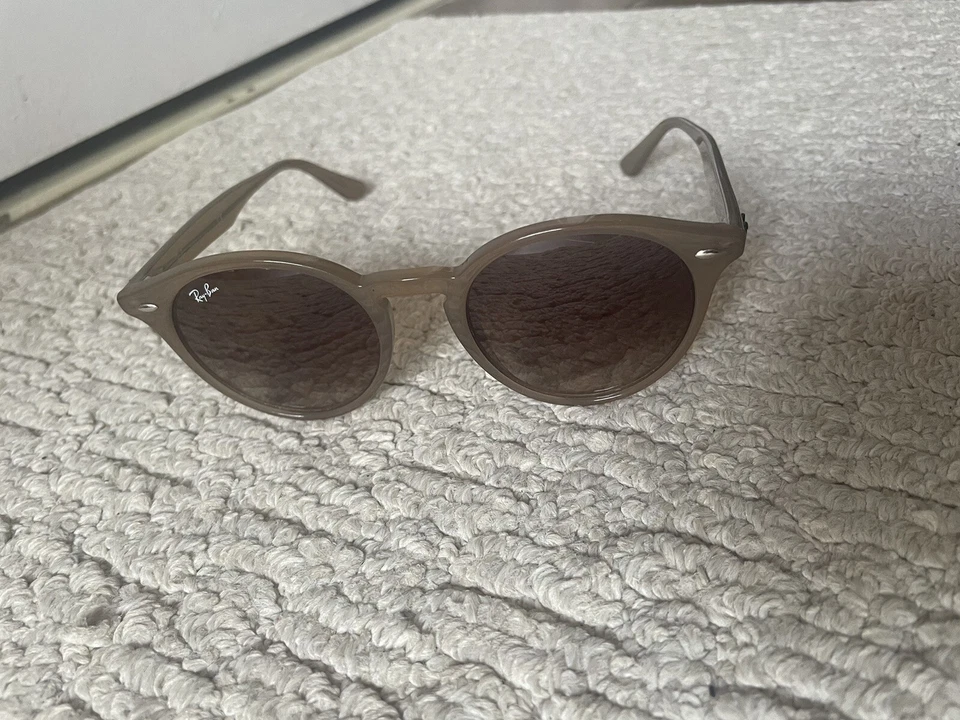 Gafas de sol Rayban color neutro Foto 4 de 4