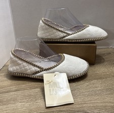 MUK LUKS Women's Off White Quilted Slippers Detailed W/a Braided Brown/Tan Trim