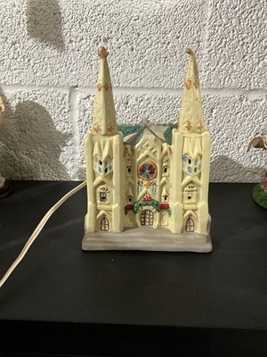 St. Patrick s Cathedral  Christmas Village Porcelain Lighted Giny Co 1991
