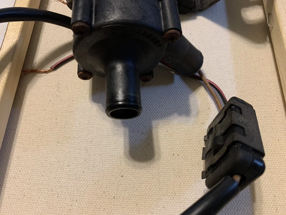 Bomba de água controle aquecedor auxiliar Mercedes R107 380SL 560SL 81-89 0008355964 - Imagem 4 de 4