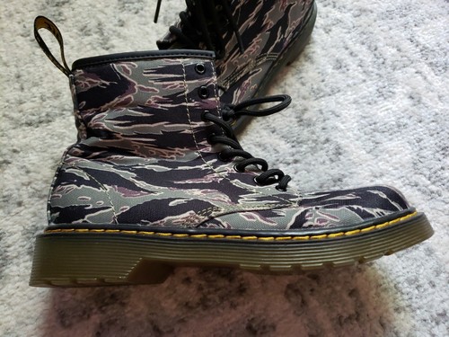 Dr. Martens Airwaves 1460 Camo Canvas Boots Combat Lace 5 USL 3 UK 4 USM 36 EU - Picture 1 of 12