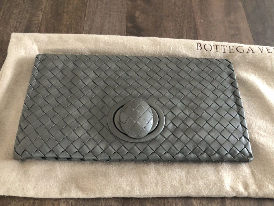 NEW 1700 $ Bottega Veneta Grey Fold-Over Woven Leather Clutch