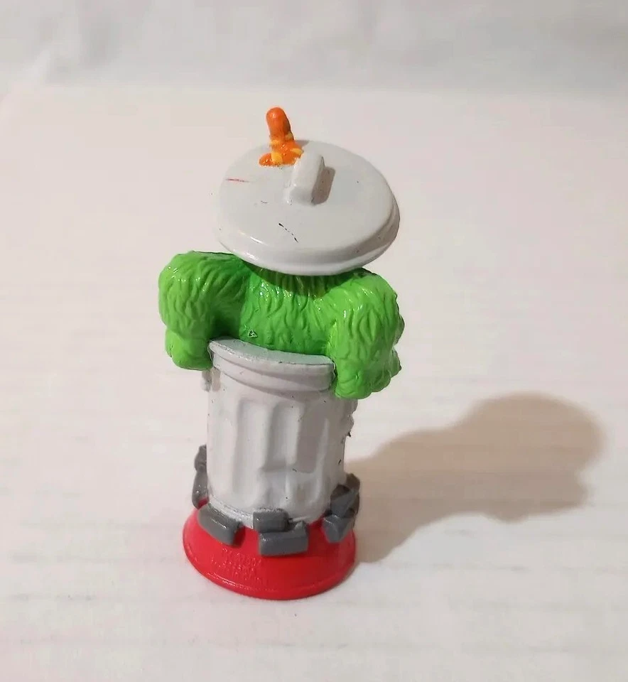 Sesame Street Red Rook Oscar The Grouch 35th Anniversary Chess Set Figure Castle - Image 2 of 4