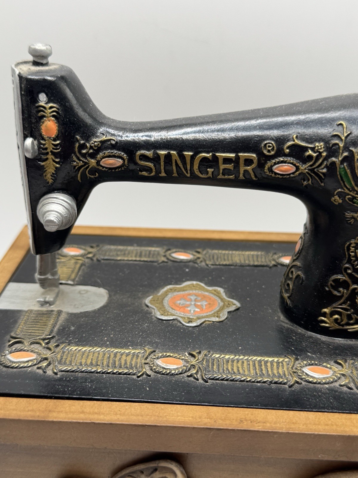 Singer NEW Sewing Machine Replica Mini Wooden Storage Box With Thread Vintage