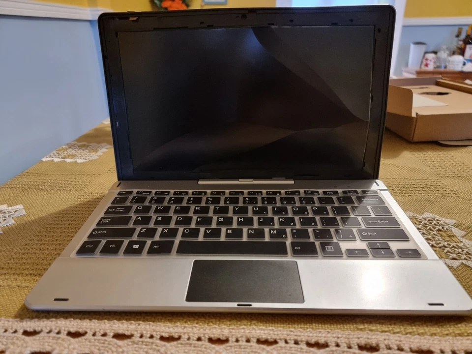 Jumper EZpad Pro 6 2in1 Tablet/Laptop 11.6" 4GB RAM 64GB SSD - **FAULT** - Image 2 of 3