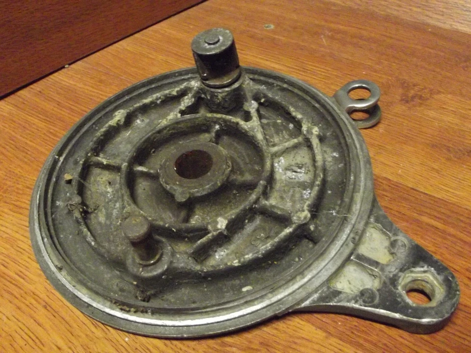 1983 DR 250 Suzuki Rear Brake Plate *B10b Foto 4 de 4