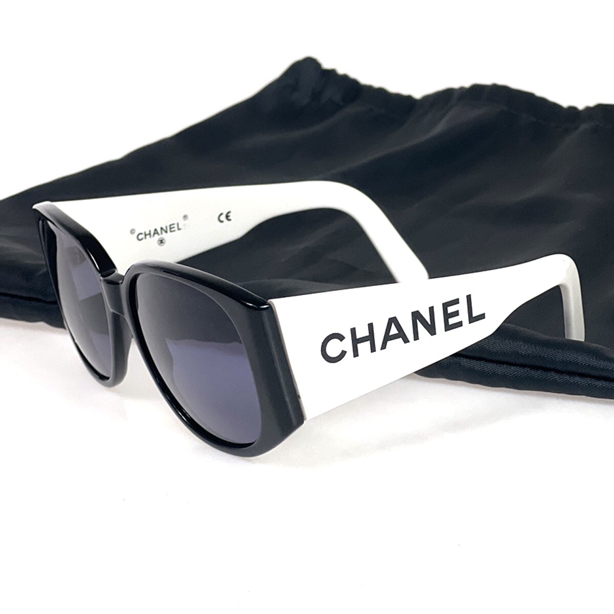 CHANEL CC Logo Sunglasses Eye Wear Plastic Black White 05251 CHANEL CC Logo Sunglasses Eye Wear Plastic Black White 05251