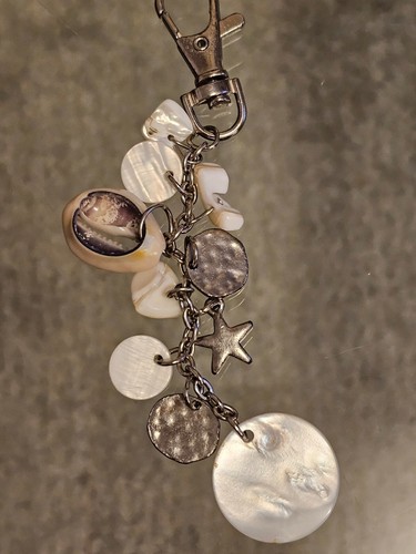 Real Shell Keyring / Bag Charm Metal Star & Hammered Metal Circle š - Picture 7 of 13