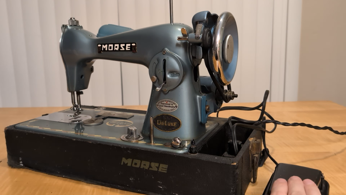 Rare 1950s MORSE Vintage DeLuxe 200 Sewing Machine w/ Pedal & Case
