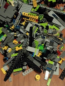 LEGO City: Volcano Heavy-Lift Helicopter (60125)    Read DESC