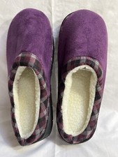 Avon Memory Foam Unisex Slippers.Size M.Color Puple. Very Cozy And Confy.