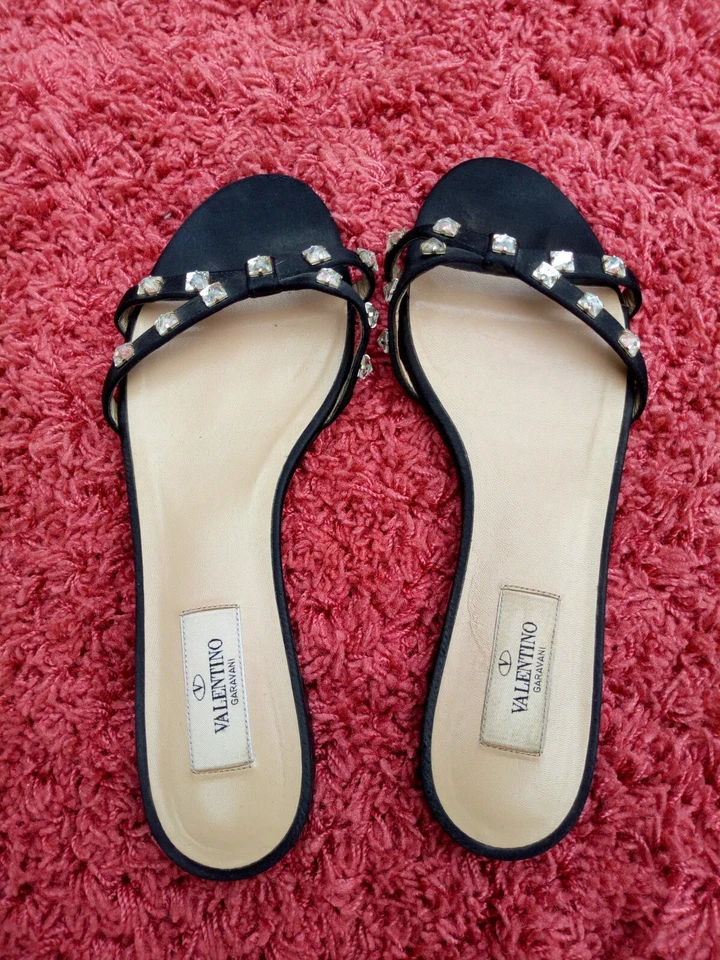 Sandálias Valentino Garavani cetim cristal Rockstud Glam Bow tamanho 38 - Imagem 3 de 4