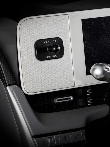 Magsafe Wireless Charger with Magnetic Mount for IONIQ 5 - Picture 20 of 21