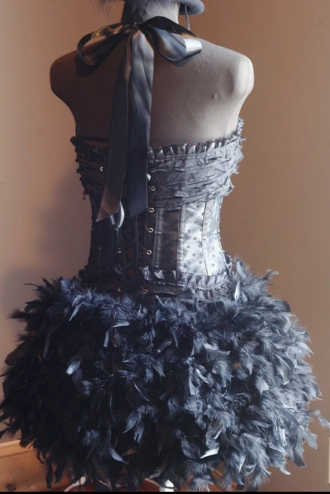 ВЕЛИКОЛЕПНЫЙ БУРЛЕСК ЧЕРНЫЙ ЛЕБЕДЬ КОРСЕТ КОСТЮМ ПЕРО СУЕТА/МАРДИ ГРА/КАРНАВАЛ - Изображение 2 из 4