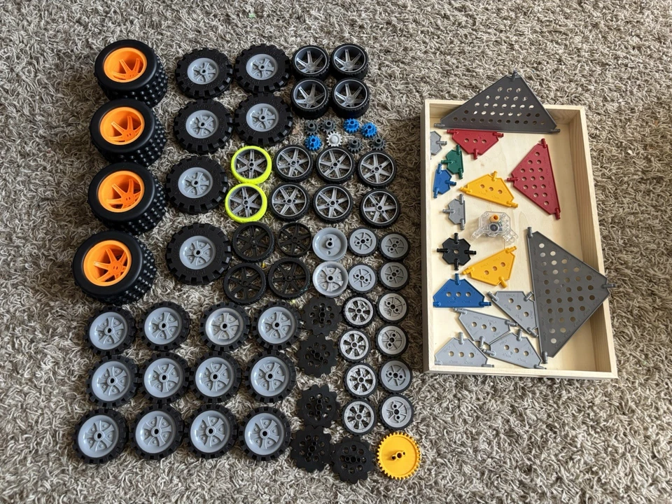 Almost 20 Lbs Of KNEX Rods, Connectors, Gears, Wheels, See Pics! - Image 3 of 4