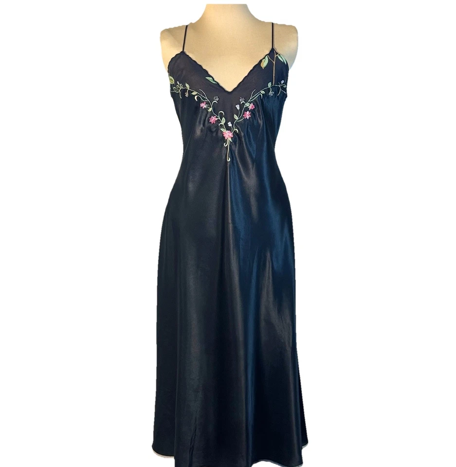 Vestido largo Victoria's Secret etiqueta dorada negro M festoneado hada oscura Foto 2 de 4