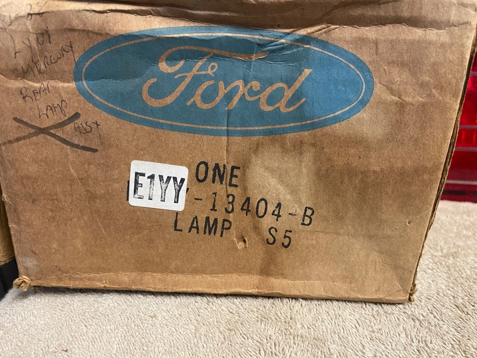 LUZ TRASERA IZQUIERDA FORD E1YY-13404-B 1981-1985 MERCURY LYNX WAGON NUEVO DE STOCK Foto 2 de 4