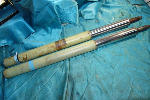 2 BMW E12 M10 520 Stossdämpfer shock absorbers Bilstein front axle Achse Vorne