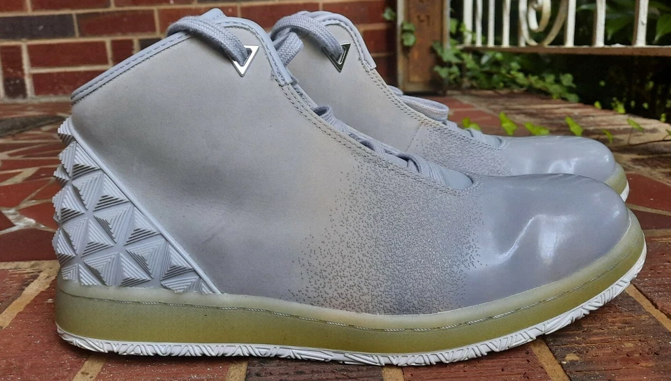 ZAPATOS DE BALONCESTO NIKE JORDAN INSTIGATOR GRIS LOBO-TALLA 8 EE. UU.- 705076 004 Foto 2 de 4