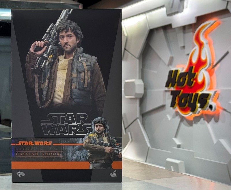 Hot Toys MMS802 Star Wars Rogue One: A Star Wars Story Cassian Andor Figure NEW