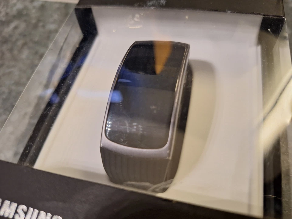 Samsung Gear Fit2 SM-R360 GPS Band Complete with Manual  Working - Image 4 of 4