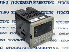 Honeywell  Universal Digital Controller 30 Days Warranty Expedited Shipping