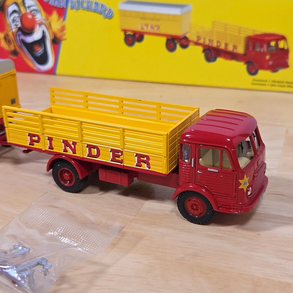 Pinder Jean Richard Circus EX72918 SIMCA CARGO Porte Barrieres & Remorque Corgi - Image 4 of 4