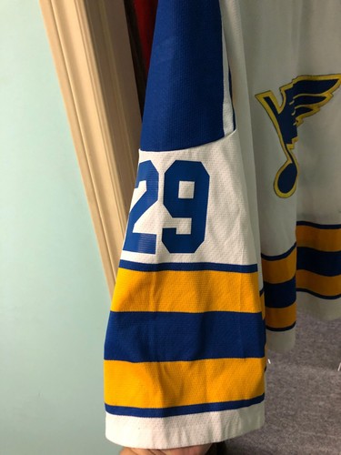MAGLIA HOCKEY SU GHIACCIO USATA AK PERSONALIZZATA TAGLIO PORTIERE ST. LOUIS BLUES EDDIE 29 BIANCA - Foto 8 di 16