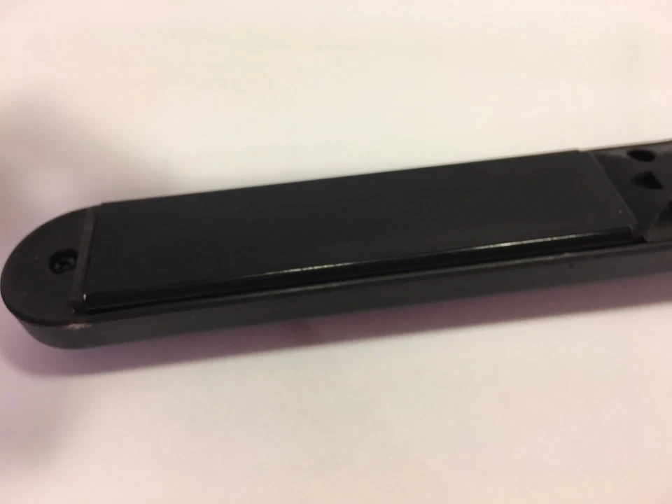 Revlon Perfect Heat Tourmaline Ceramic 1" Digital Straightener Model RVST2082 - Image 4 of 4