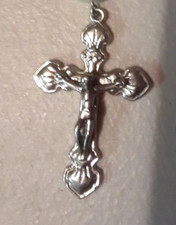 JESUS ON CRUCIFIX LAPEL PIN NICE COLLECTABLE OR GIFT  