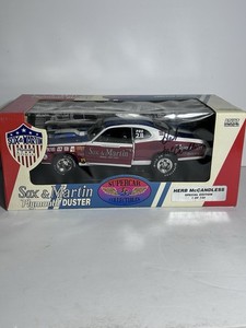 American Muscle AMM1205 – 1970 Plymouth Duster Hemmings 1/18 Rouge, édition Limitée