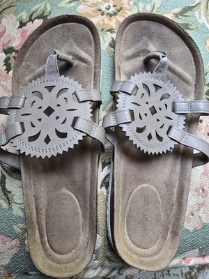 Maurice's Women's Alyssa Thong Sandals Flip Flops Size 9 Taupe Medallion