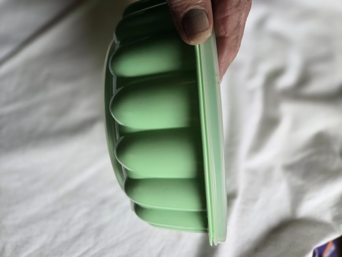 Molde de gelatina vintage Tupperware verde menta Bundt para pastel con tapa #N - Imagen 8 de 9