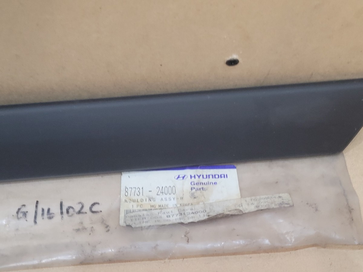 Genuine Hyundai Excel Pony 1990-1994 Rear left Door Moulding 87731  