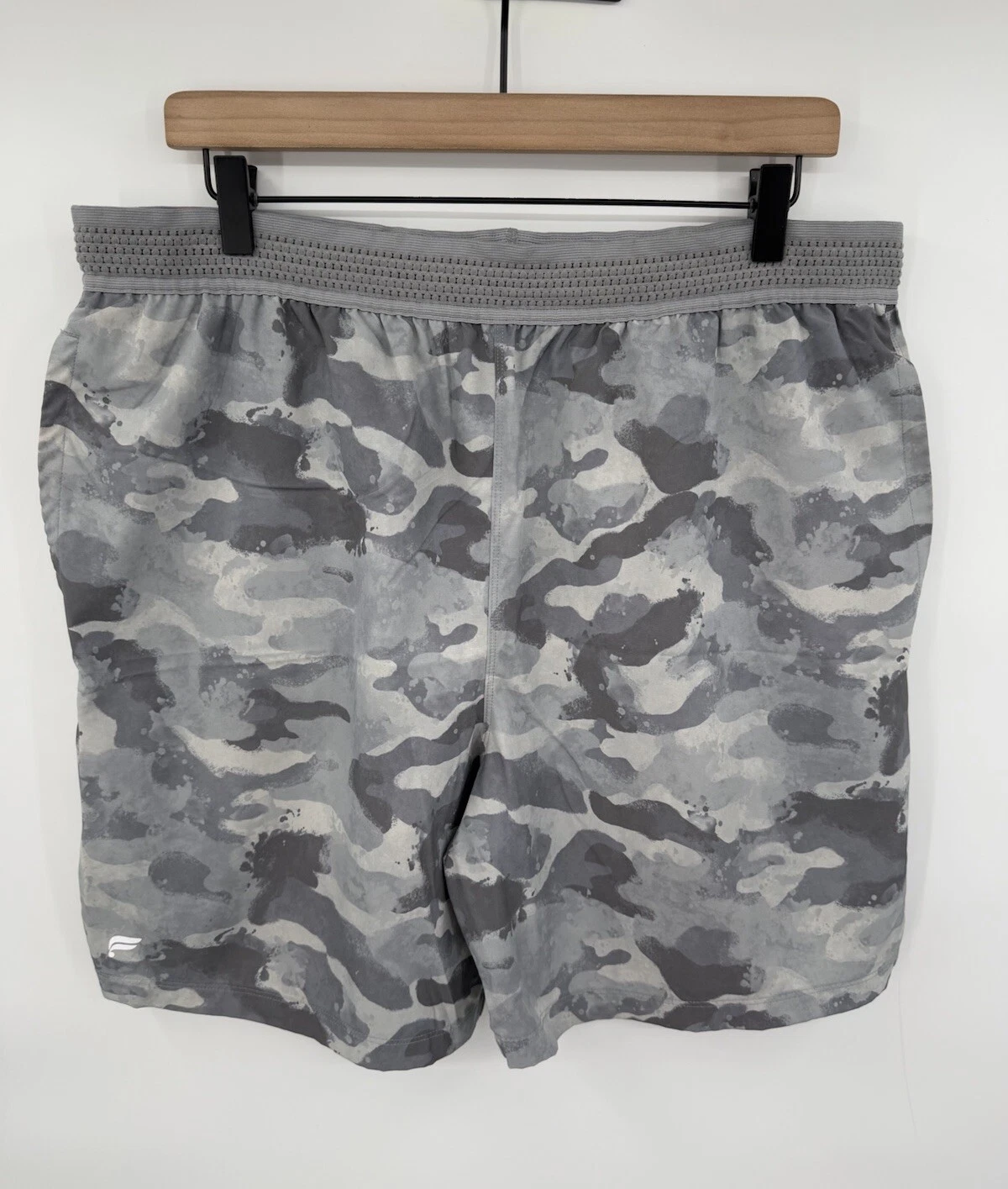 Fabletics Shorts Mens XL Gray 7" Fundamental Snow Camo Gym Performance
