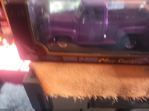 ROAD LEGENDS 1/18TH SCALE 1953 FORD F-100 MILD CUSTOM!!! PURPLE METALLIC 92149 - Picture 4 of 12