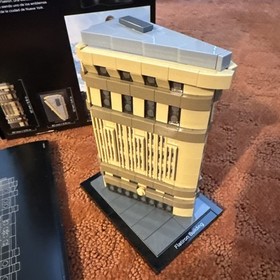 LEGO ARCHITECTURE: Flatiron Building, New York (21023)