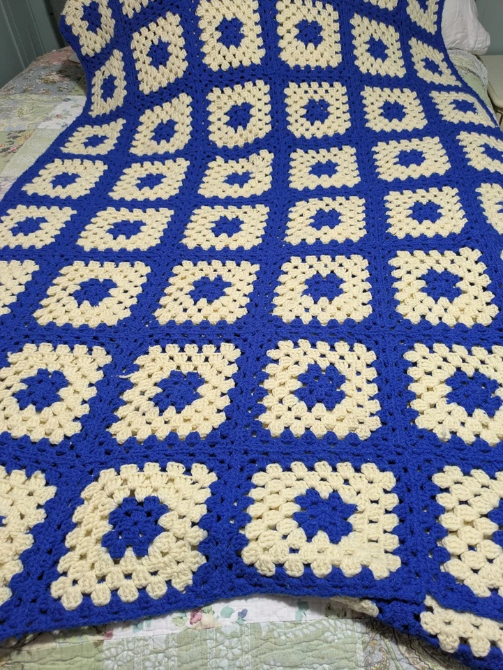 Vintage Hecho a Mano King Talla 90 X 100 Azul Y Blanco Lana Abuela Cuadrada Afgana Foto 2 de 3