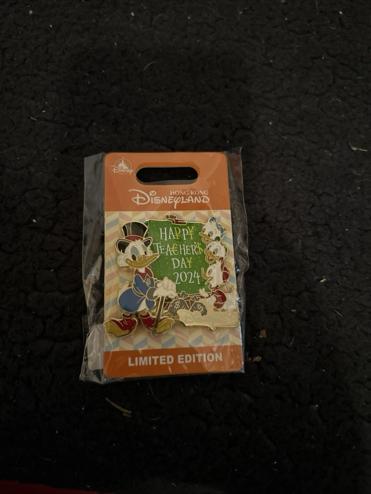 Hong Kong Disney Pin HAPPY TEACHER'S DAY Donald & Nephews NEW on Card LE 600