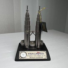 Petronas Twin Towers Kuala Lumpur Malaysia Souvenir – Metal Desk Model w/ Clock