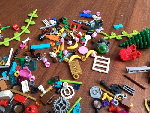 Lego gemischte Ersatzteile 830 g Waffen Werkzeug Essen Tiere Figuren Hüte - Bild 13 von 15