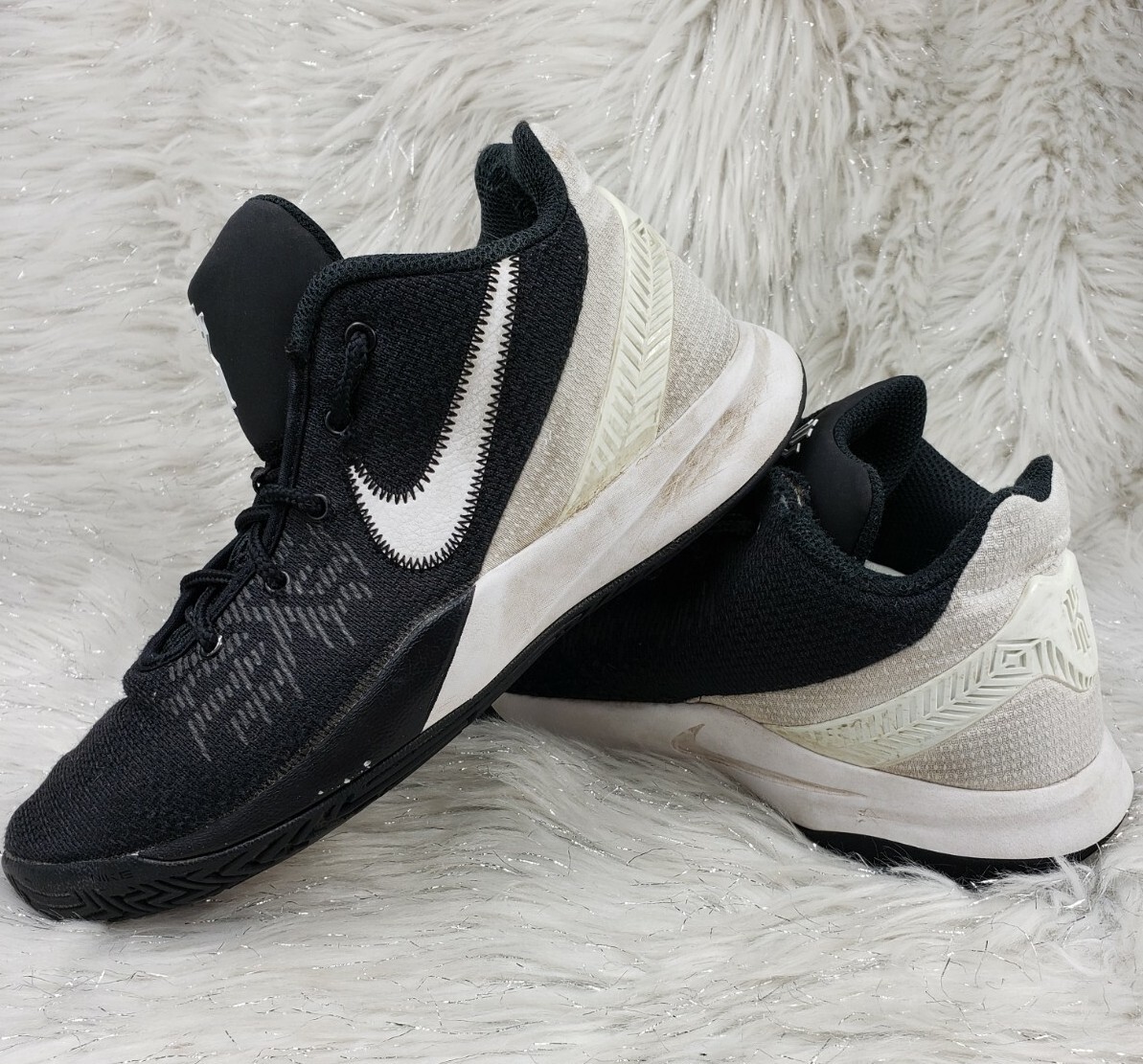 NIKE Kyrie Flytrap II Boys Basketball Shoes Sz 6.5Y Youth
