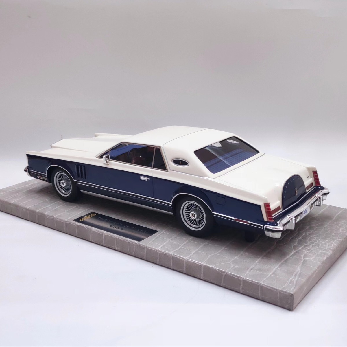 1/18リンカーン AMC Lincoln Continental Mark V AMC resin model 1/18 Scale LINCOLN Continental Mark V 1979