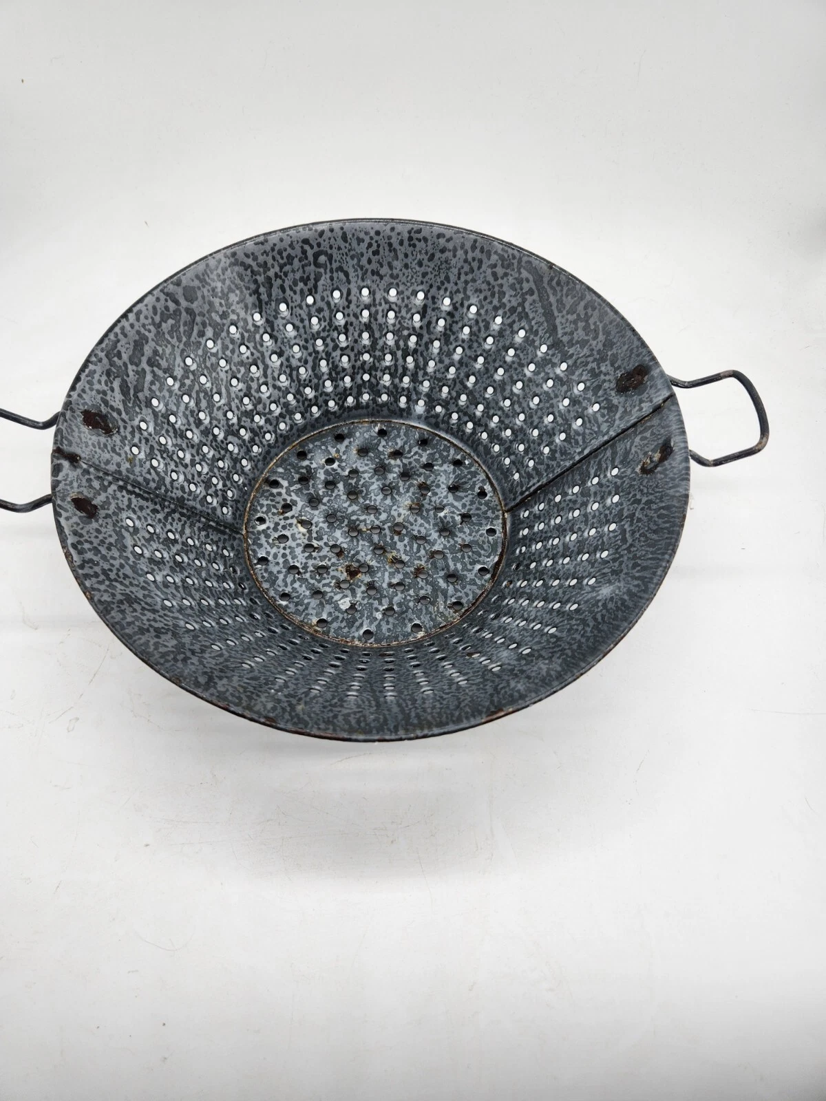 Rustic Enamelware Graniteware Gray Mottled Colander Strainer Footed Base T74