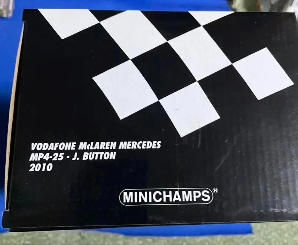 Minichamps 1/18 McLaren Mercedes MP4-25 Jenson Button 2010 Die-cast PMA - Image 3 of 4
