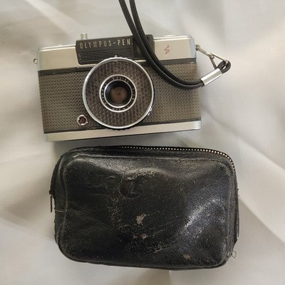 OLYMPUS PEN EE-S 35mm Half Frame Camera 30mm F2.8 Used with Case